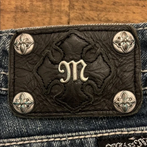 Miss Me Medium Capri Jeans - Picture 8 of 10